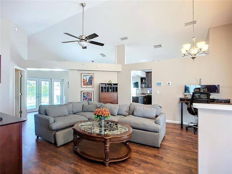 En Venta: $349,900 (3 camas, 2 baños, 1526 Pies cuadrados)