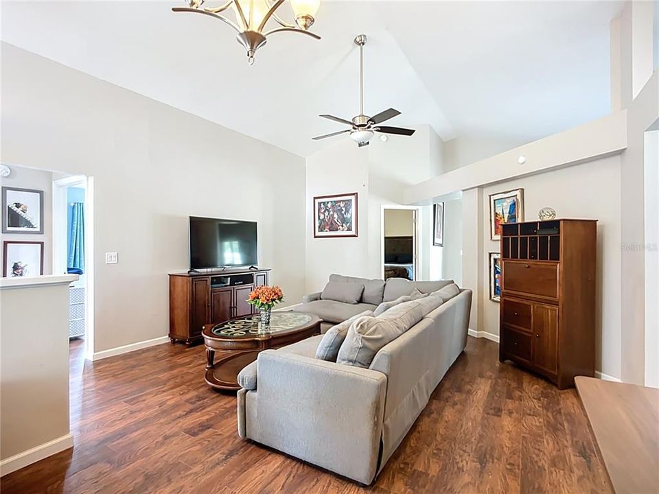 En Venta: $349,900 (3 camas, 2 baños, 1526 Pies cuadrados)