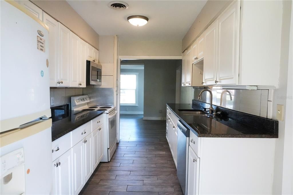 En Venta: $179,900 (3 camas, 1 baños, 975 Pies cuadrados)