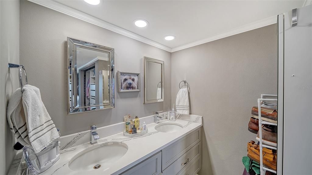 For Sale: $1,100,000 (2 beds, 2 baths, 1180 Square Feet)