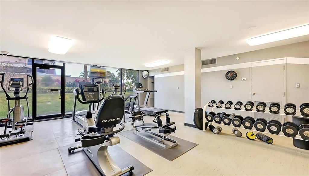 For Sale: $1,100,000 (2 beds, 2 baths, 1180 Square Feet)