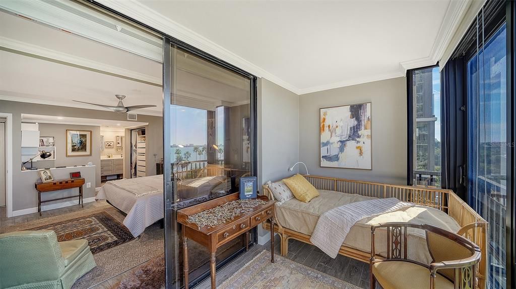 For Sale: $1,100,000 (2 beds, 2 baths, 1180 Square Feet)