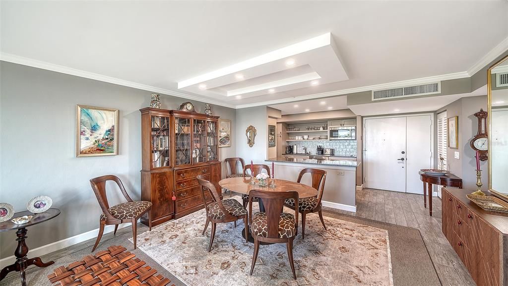 For Sale: $1,100,000 (2 beds, 2 baths, 1180 Square Feet)