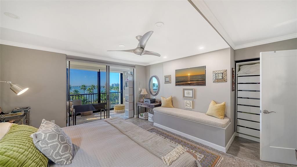 For Sale: $1,100,000 (2 beds, 2 baths, 1180 Square Feet)