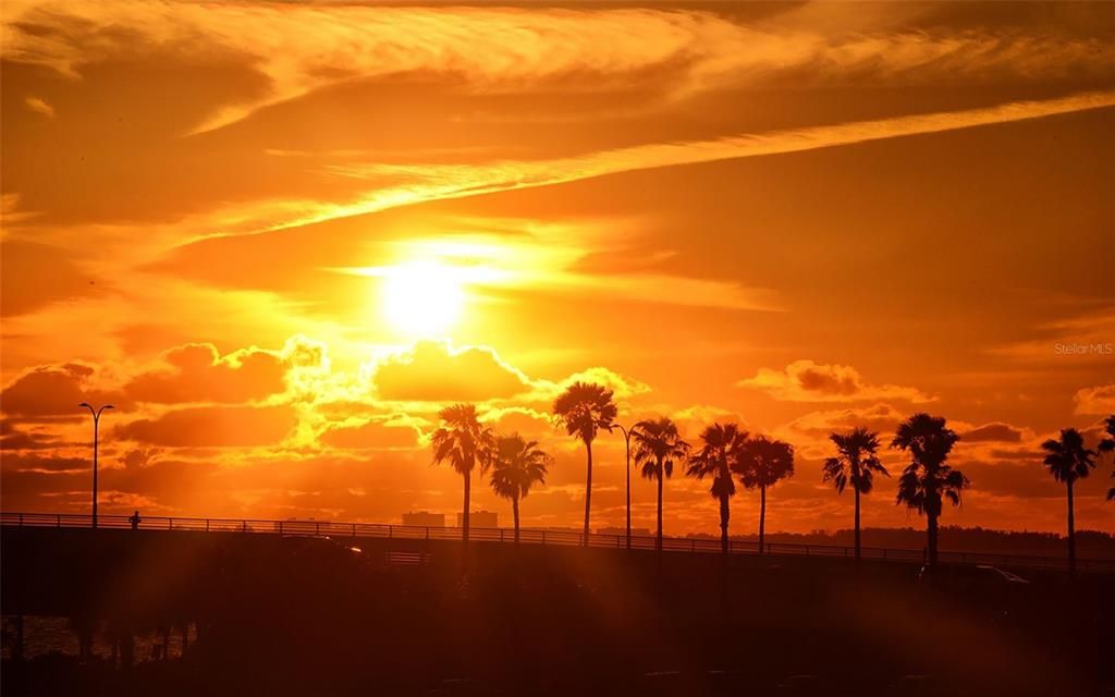 For Sale: $1,100,000 (2 beds, 2 baths, 1180 Square Feet)