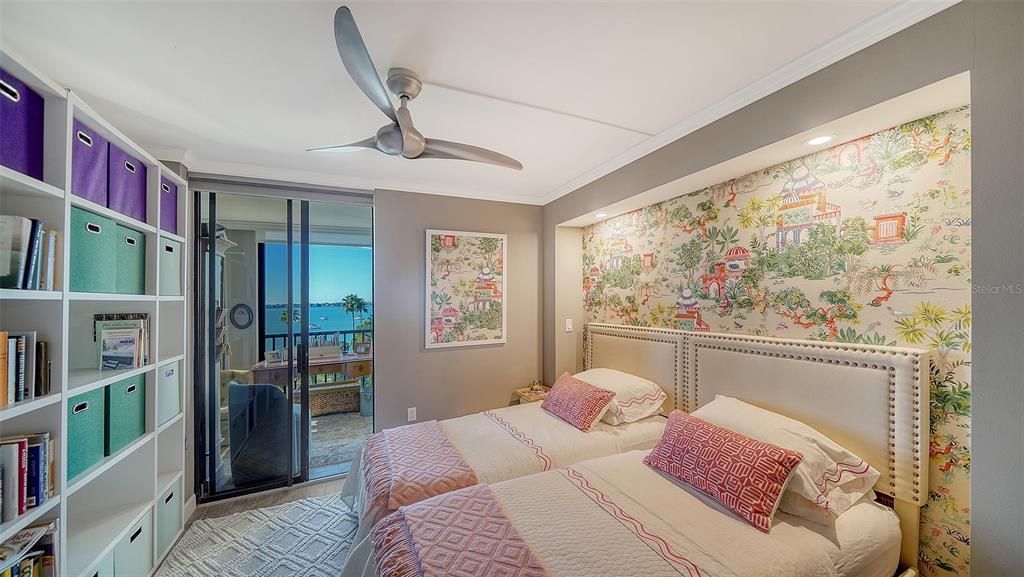 For Sale: $1,100,000 (2 beds, 2 baths, 1180 Square Feet)