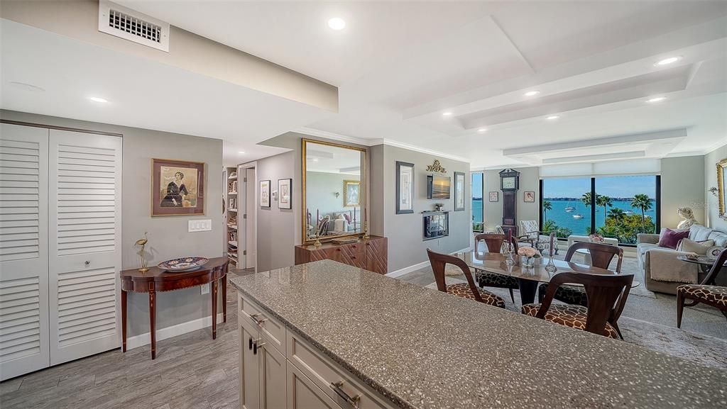 For Sale: $1,100,000 (2 beds, 2 baths, 1180 Square Feet)