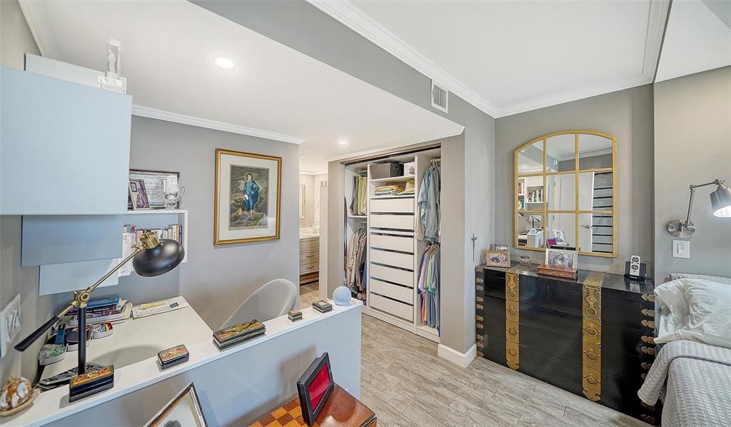 For Sale: $1,100,000 (2 beds, 2 baths, 1180 Square Feet)