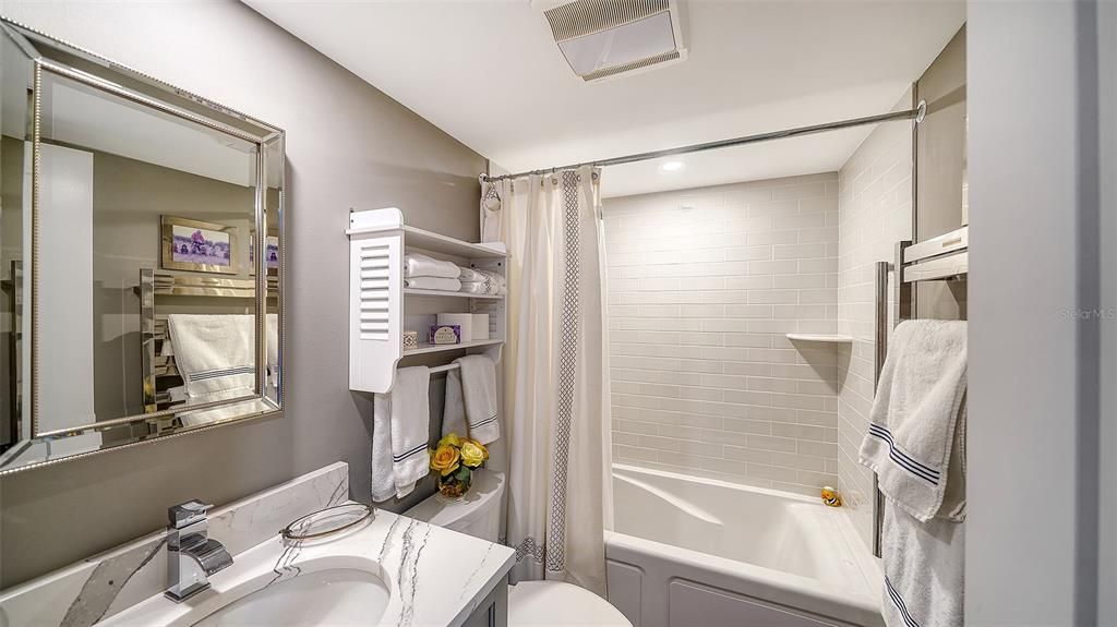 For Sale: $1,100,000 (2 beds, 2 baths, 1180 Square Feet)