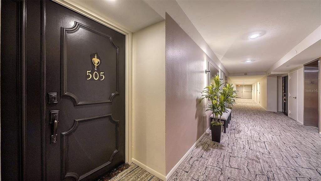 For Sale: $1,100,000 (2 beds, 2 baths, 1180 Square Feet)