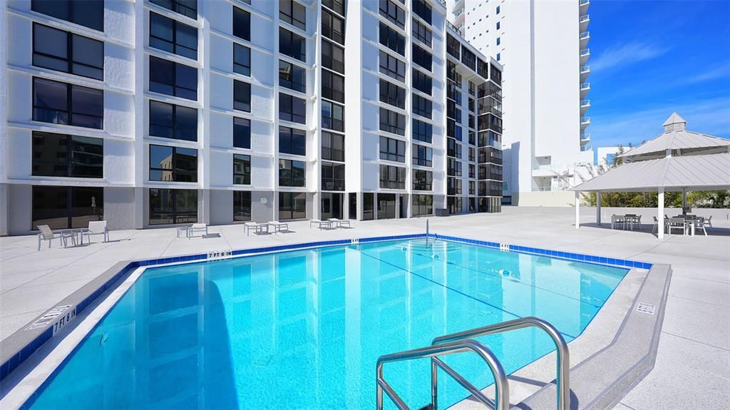 For Sale: $1,100,000 (2 beds, 2 baths, 1180 Square Feet)