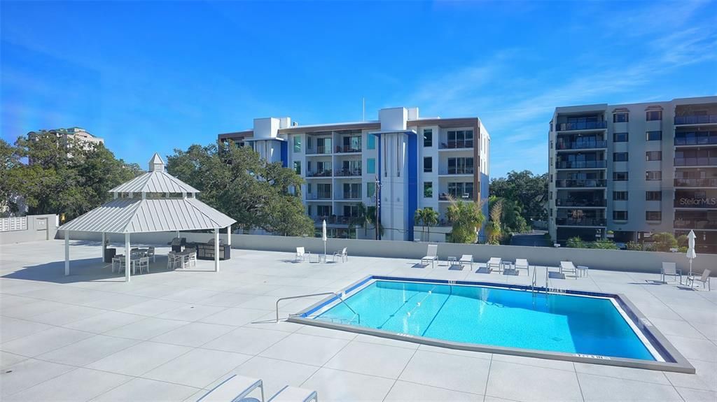 For Sale: $1,100,000 (2 beds, 2 baths, 1180 Square Feet)