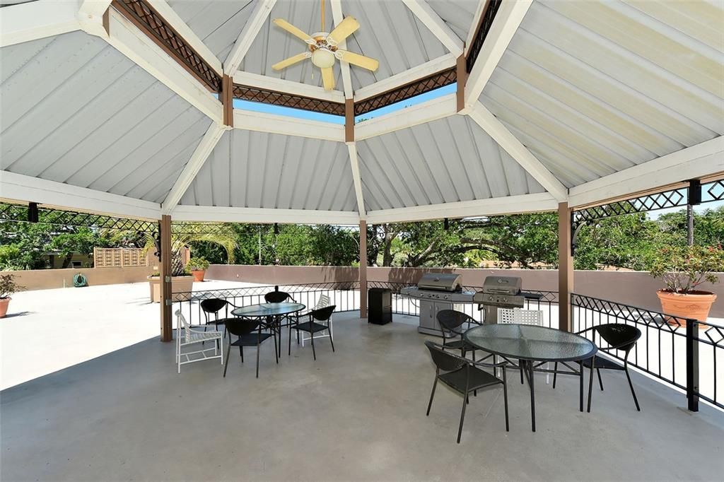 For Sale: $1,100,000 (2 beds, 2 baths, 1180 Square Feet)