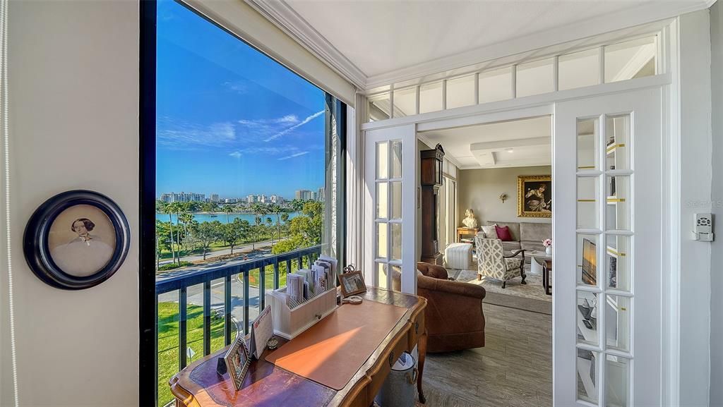 For Sale: $1,100,000 (2 beds, 2 baths, 1180 Square Feet)