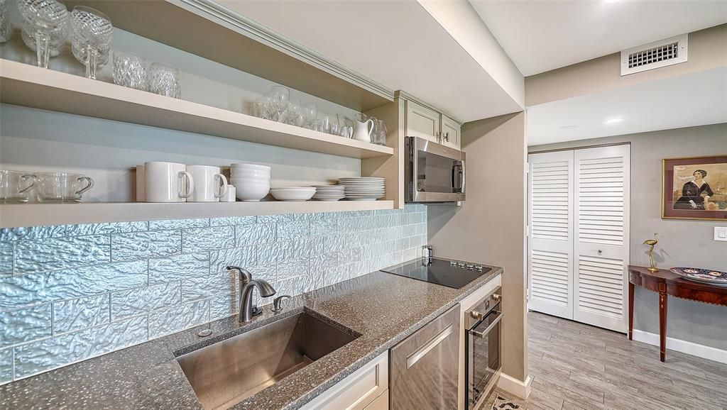 For Sale: $1,100,000 (2 beds, 2 baths, 1180 Square Feet)