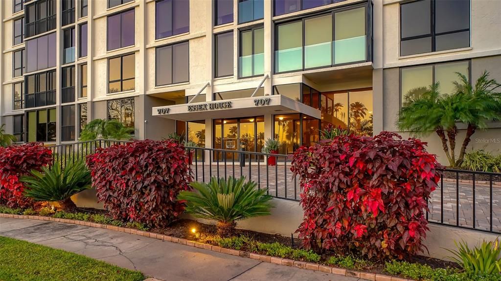 For Sale: $1,100,000 (2 beds, 2 baths, 1180 Square Feet)