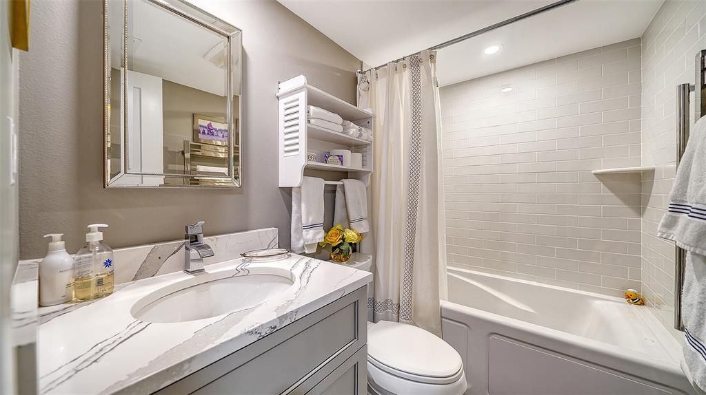 For Sale: $1,100,000 (2 beds, 2 baths, 1180 Square Feet)