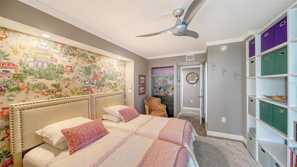 For Sale: $1,100,000 (2 beds, 2 baths, 1180 Square Feet)