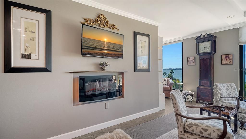 For Sale: $1,100,000 (2 beds, 2 baths, 1180 Square Feet)