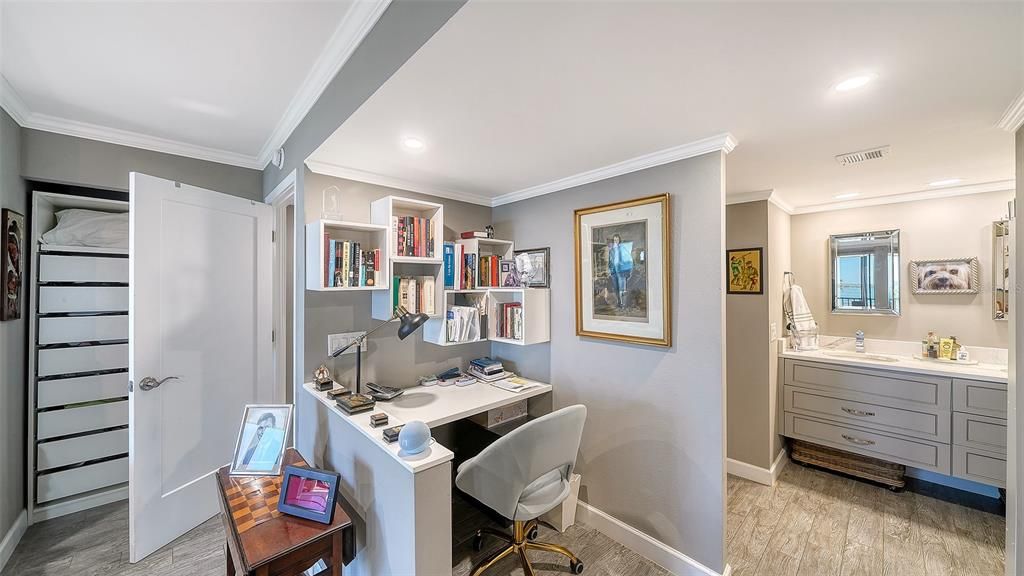 For Sale: $1,100,000 (2 beds, 2 baths, 1180 Square Feet)