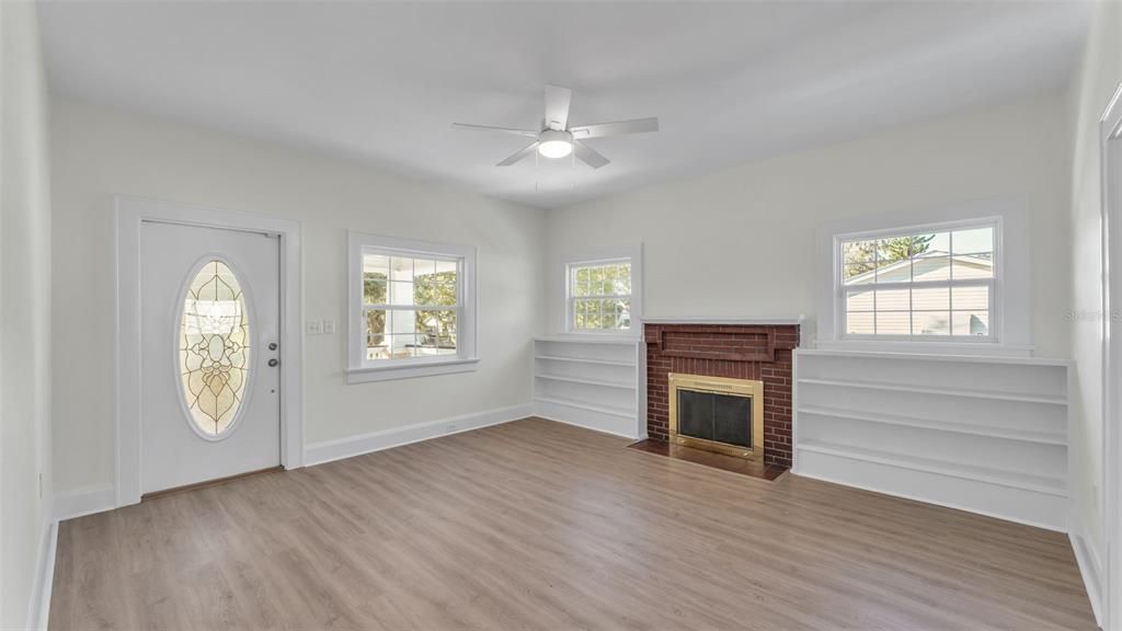 For Sale: $369,900 (2 beds, 2 baths, 1542 Square Feet)