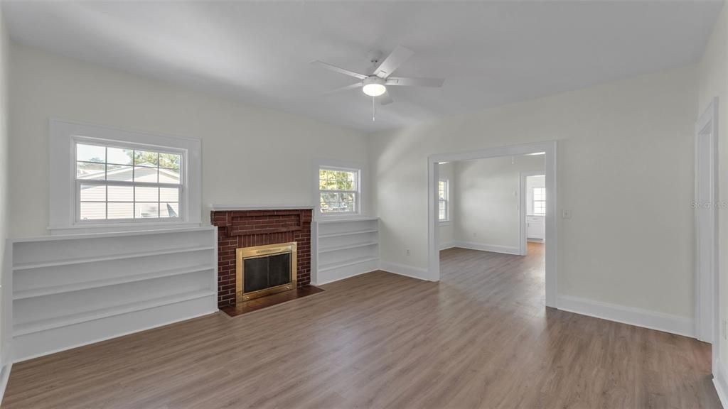 For Sale: $369,900 (2 beds, 2 baths, 1542 Square Feet)