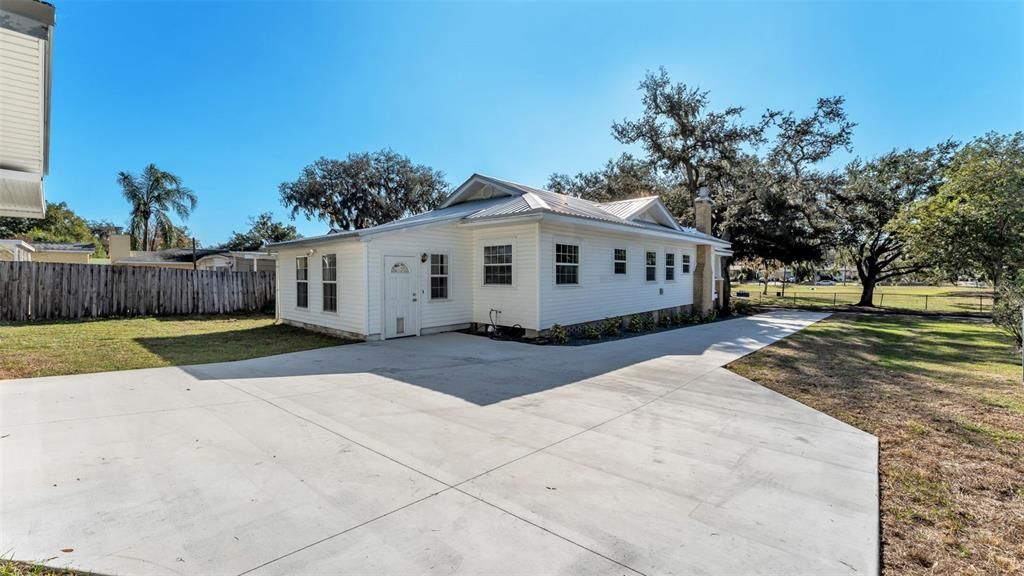 For Sale: $369,900 (2 beds, 2 baths, 1542 Square Feet)