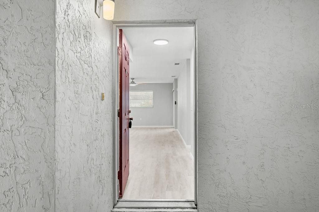 For Sale: $199,000 (1 beds, 1 baths, 701 Square Feet)