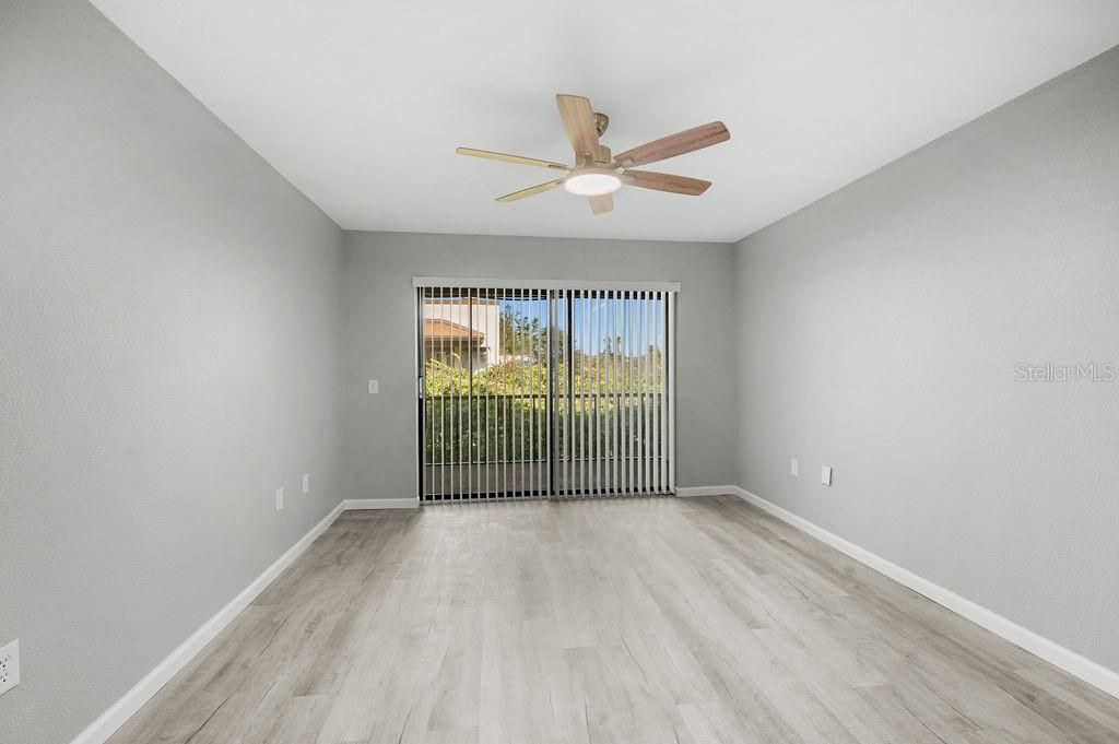 For Sale: $199,000 (1 beds, 1 baths, 701 Square Feet)