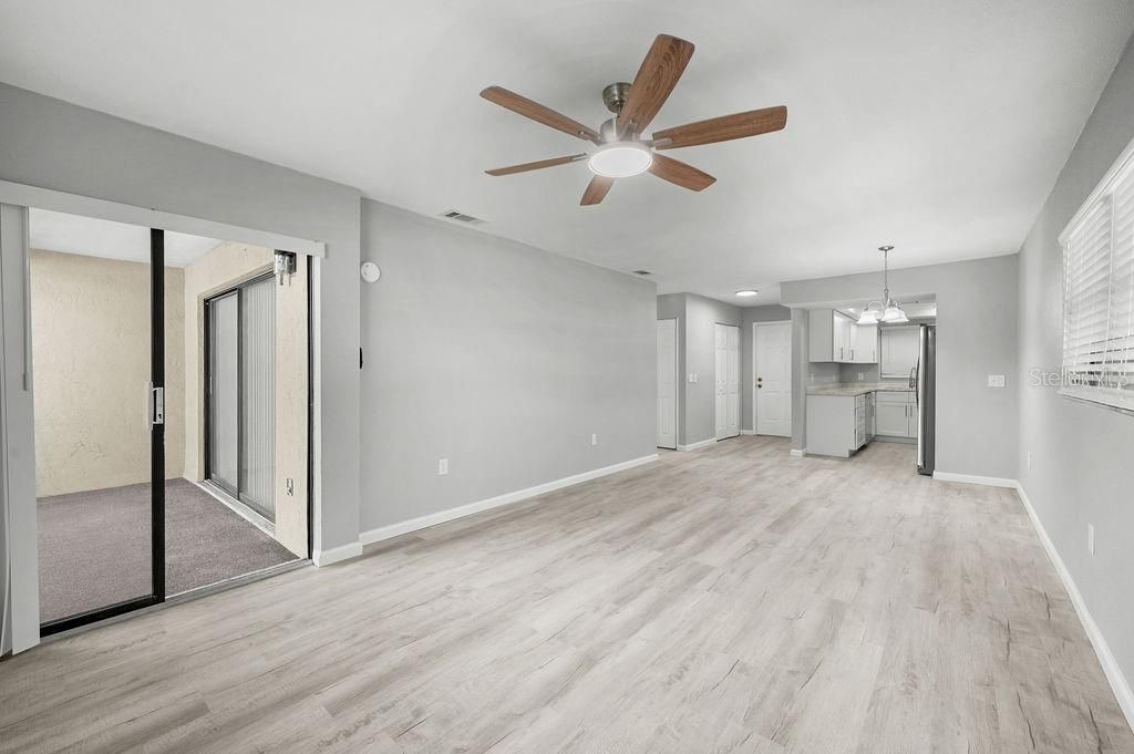 For Sale: $199,000 (1 beds, 1 baths, 701 Square Feet)