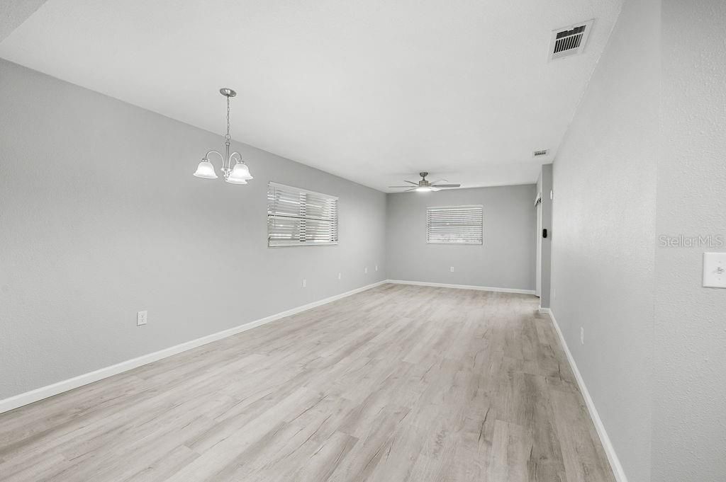 For Sale: $199,000 (1 beds, 1 baths, 701 Square Feet)