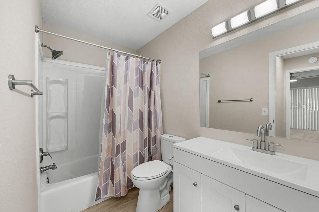 For Sale: $199,000 (1 beds, 1 baths, 701 Square Feet)