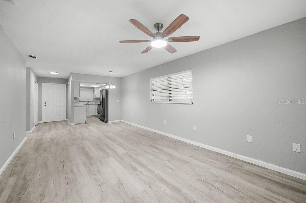 For Sale: $199,000 (1 beds, 1 baths, 701 Square Feet)