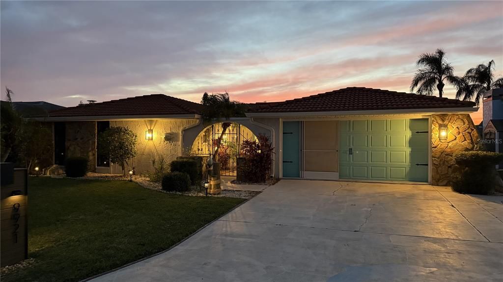 For Sale: $495,000 (3 beds, 2 baths, 1884 Square Feet)