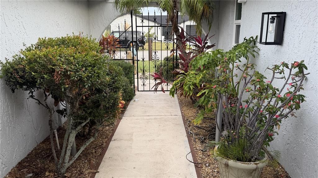 For Sale: $495,000 (3 beds, 2 baths, 1884 Square Feet)