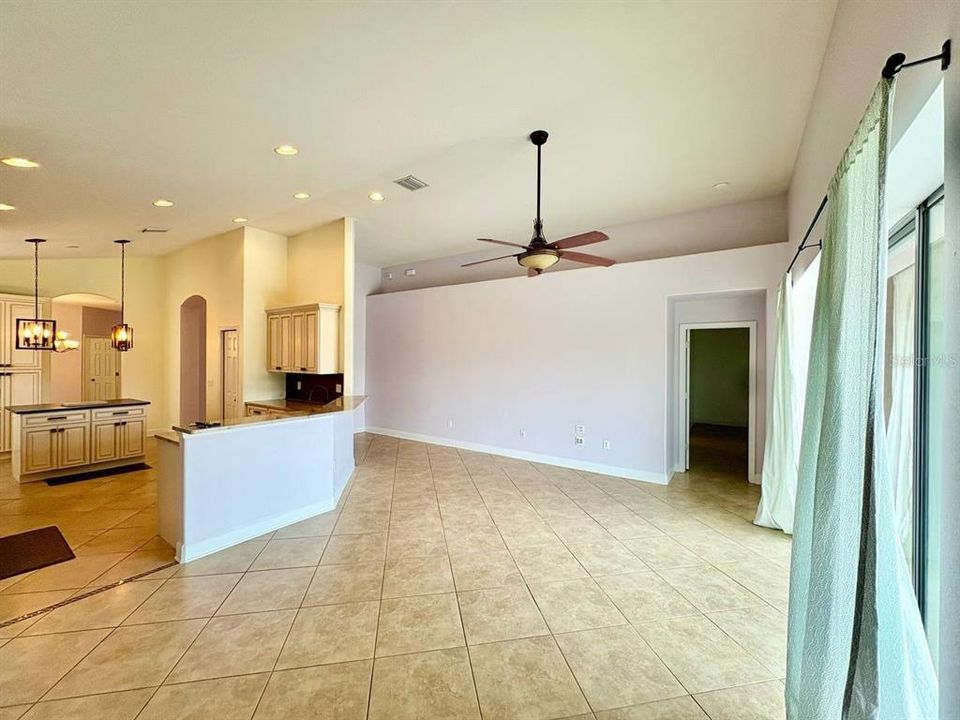 For Rent: $2,400 (3 beds, 2 baths, 2051 Square Feet)