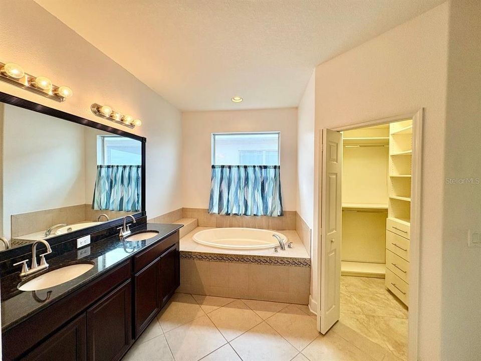 For Rent: $2,400 (3 beds, 2 baths, 2051 Square Feet)