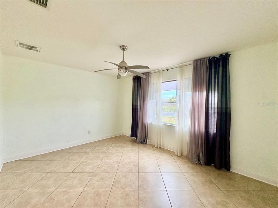 For Rent: $2,400 (3 beds, 2 baths, 2051 Square Feet)