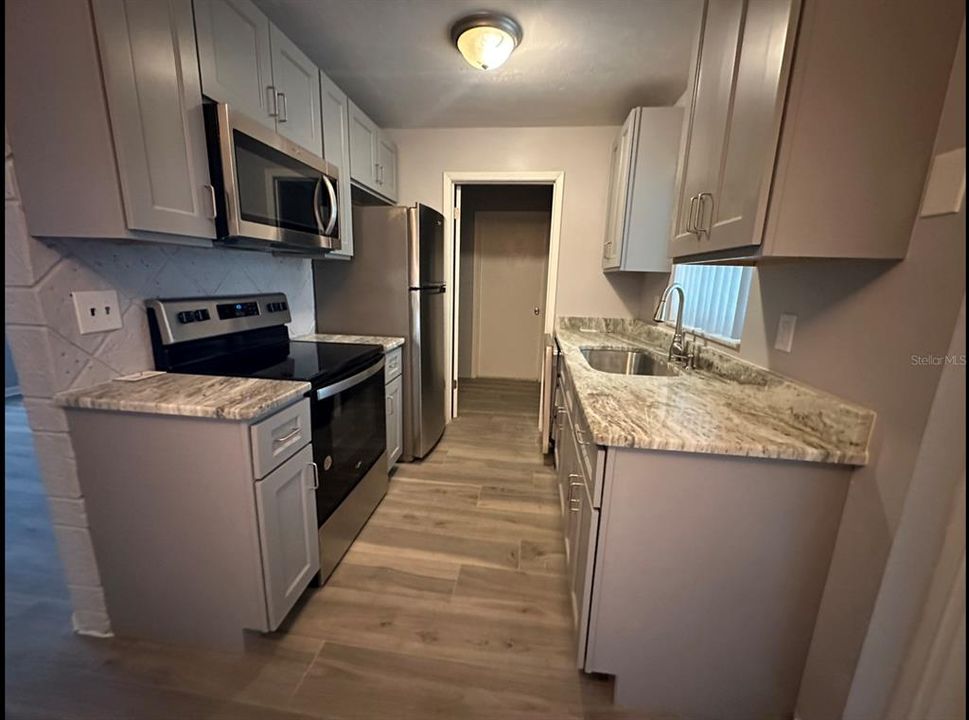 出租: $1,850 (3 贝兹, 1 浴室, 999 平方英尺)