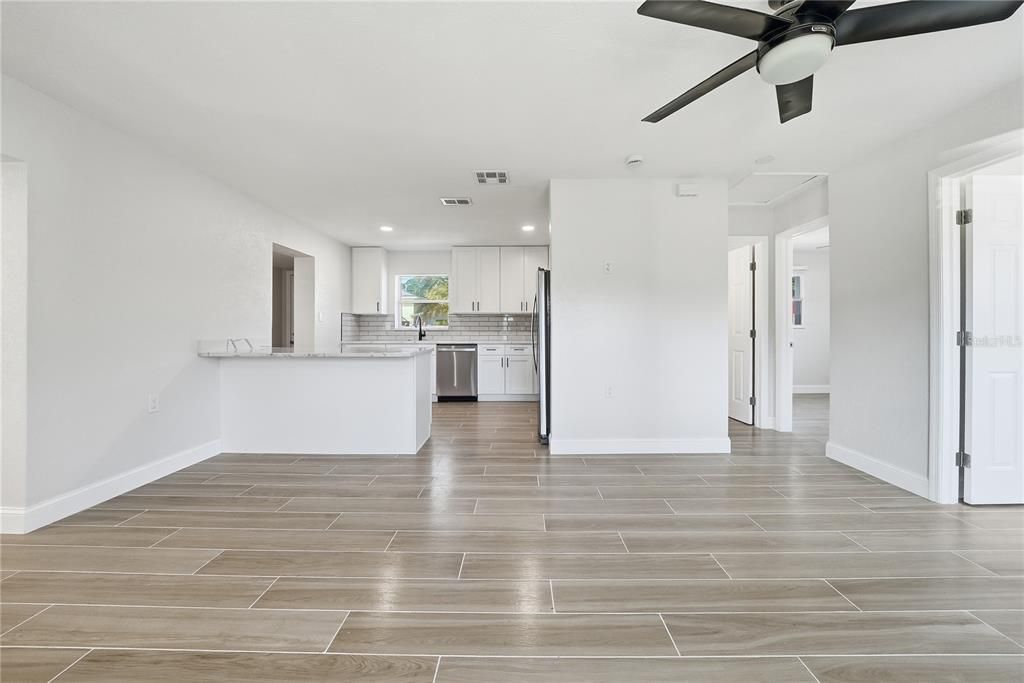 For Sale: $350,000 (3 beds, 2 baths, 1134 Square Feet)