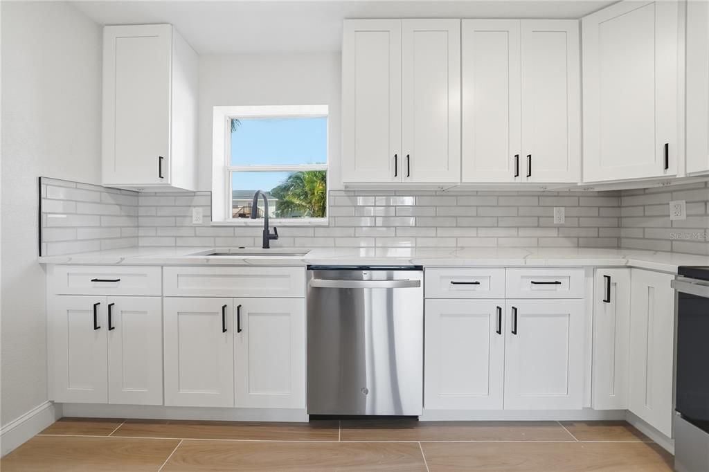 For Sale: $350,000 (3 beds, 2 baths, 1134 Square Feet)