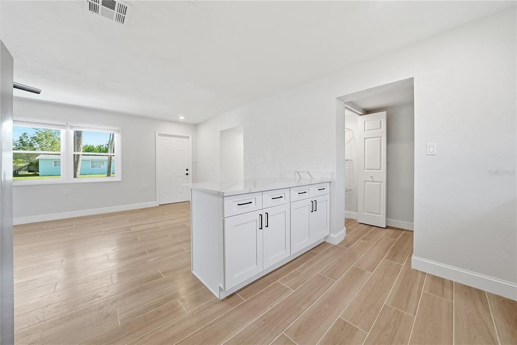 For Sale: $350,000 (3 beds, 2 baths, 1134 Square Feet)