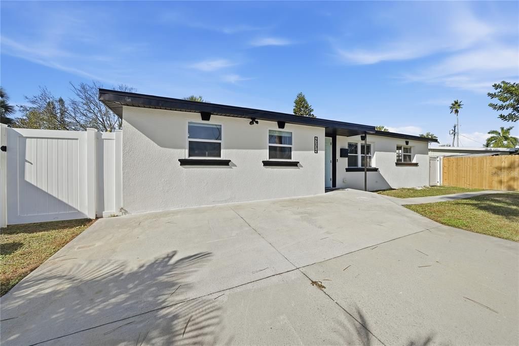 For Sale: $350,000 (3 beds, 2 baths, 1134 Square Feet)