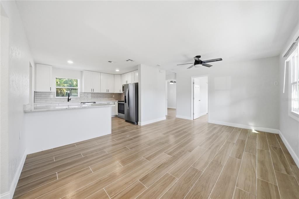 For Sale: $350,000 (3 beds, 2 baths, 1134 Square Feet)