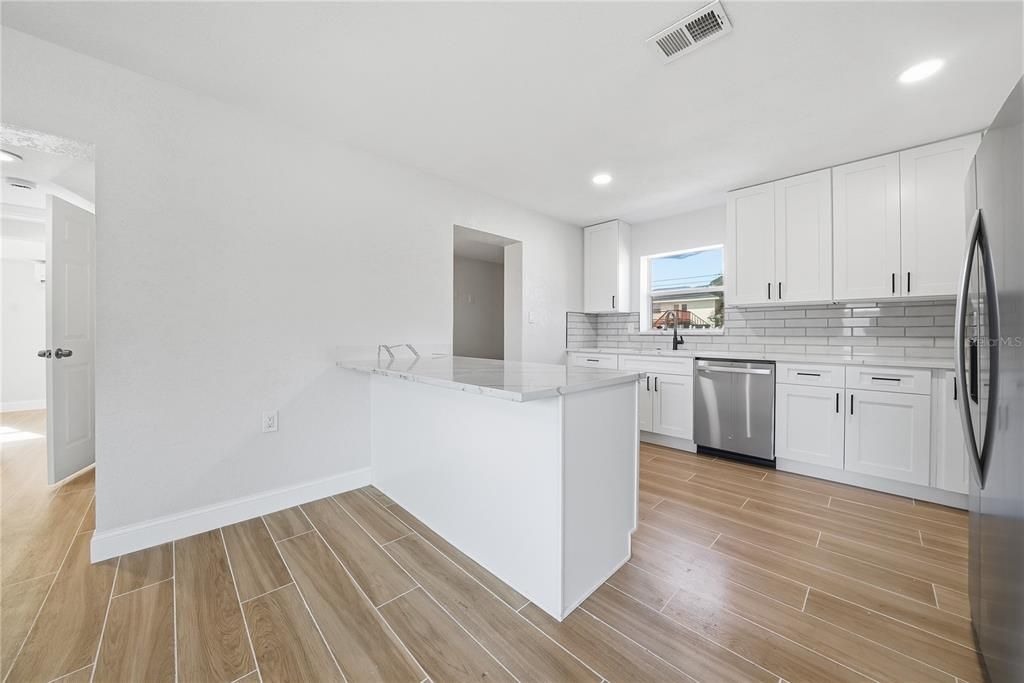 For Sale: $350,000 (3 beds, 2 baths, 1134 Square Feet)