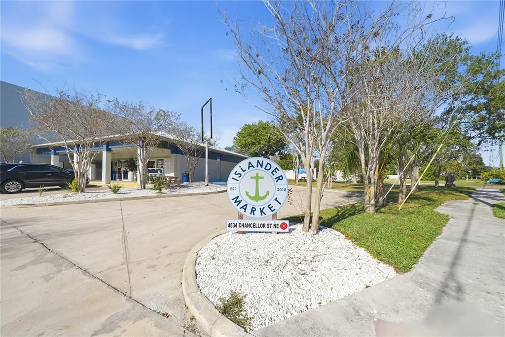 For Sale: $350,000 (3 beds, 2 baths, 1134 Square Feet)