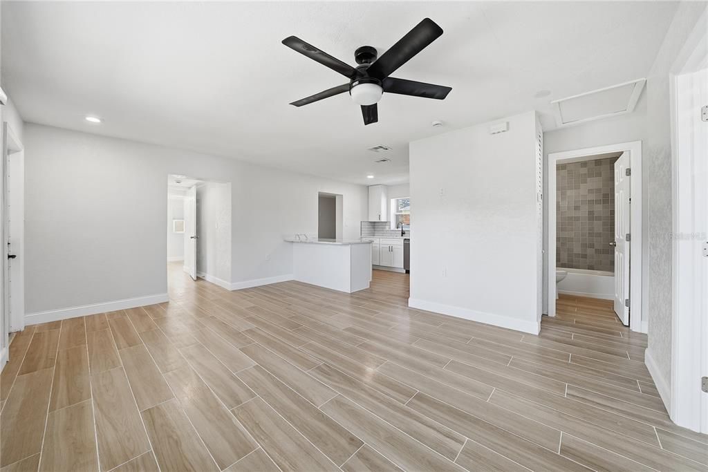 For Sale: $350,000 (3 beds, 2 baths, 1134 Square Feet)