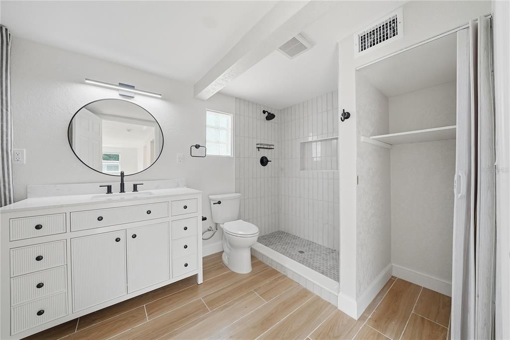 For Sale: $350,000 (3 beds, 2 baths, 1134 Square Feet)