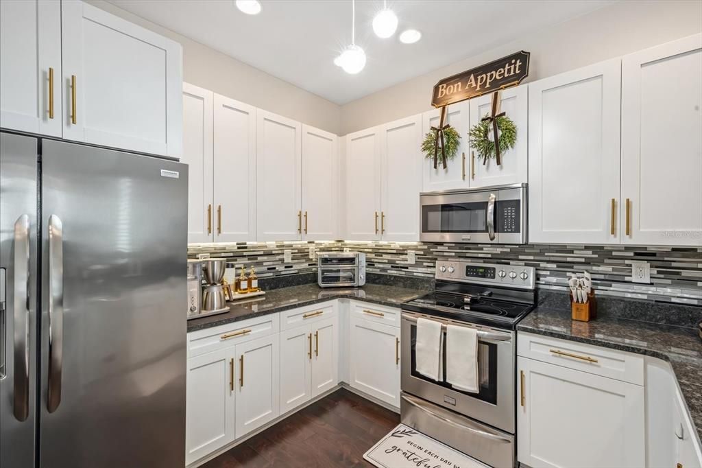 待售: $640,000 (3 贝兹, 2 浴室, 2181 平方英尺)