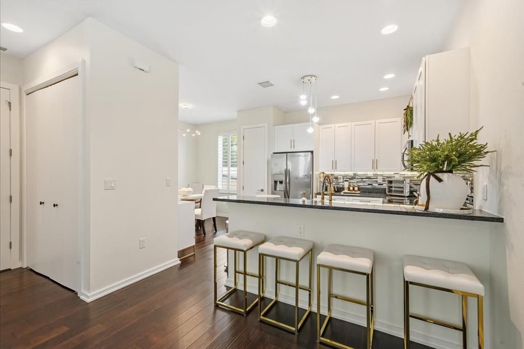 待售: $640,000 (3 贝兹, 2 浴室, 2181 平方英尺)